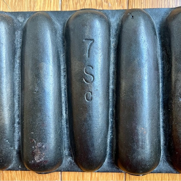 BS & R - 7SC Cast Iron Cornbread Mold Corn Bread Pan Baking Pan Cake Pan - Picture 2 of 13